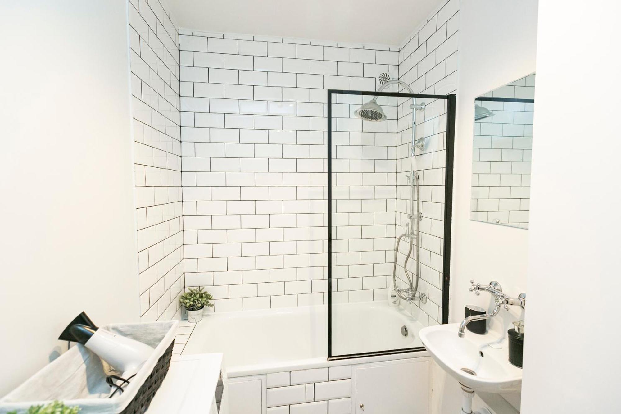 Nowogrodzka 78 - Apartament Dla 4 Osob - 200M Od Szpitala Klinicznego Na Lindleya - 1Km Do Dworca Centralnego - Wifi - Smart Tv 45 Cali Varsovia Exterior foto